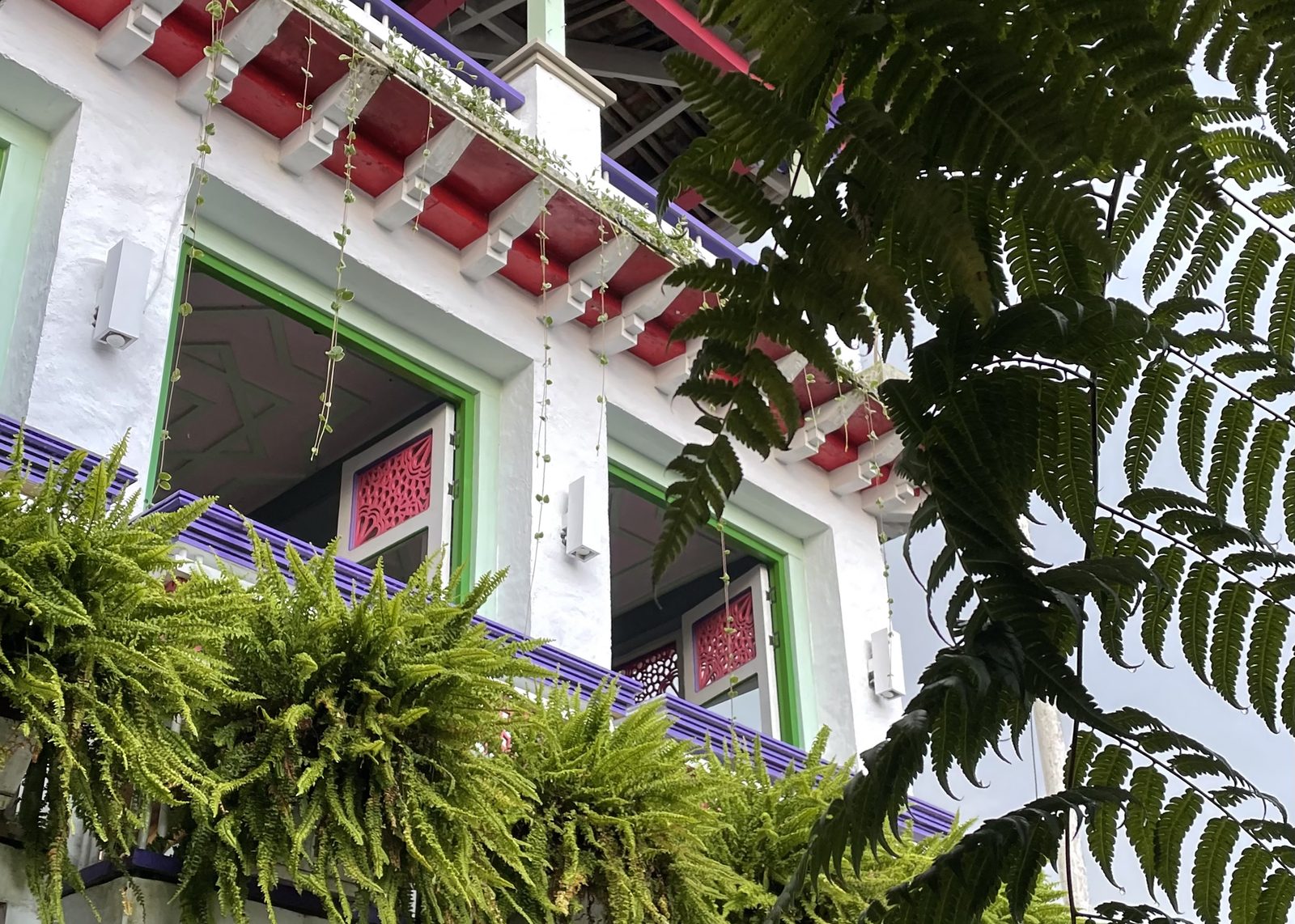 Calle colonial de Filandia, Quindio, con casas de colores y arquitectura de bahareque